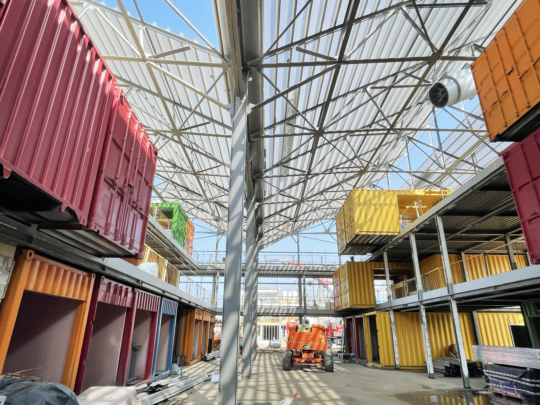 קיסלוב קיי אדריכלים- ערימת מכולות בנמל יפו